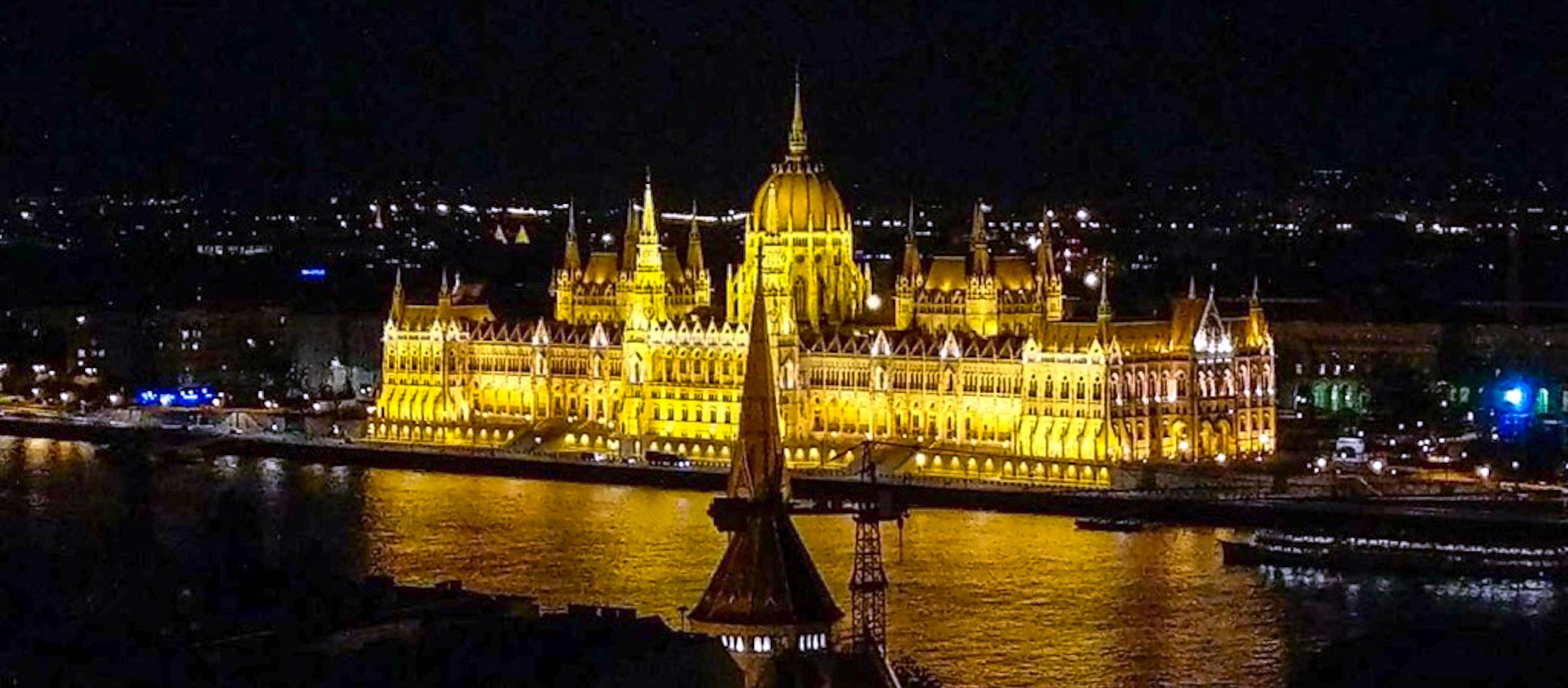 匈牙利布達佩斯夜景與城市巡禮：零下的低溫，凍結不了我聆聽夜曲的心 