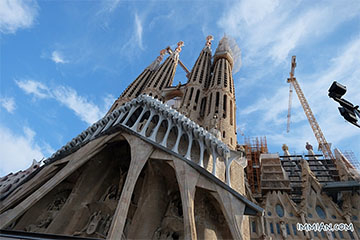 西班牙必逛景點，巴賽隆納聖家堂：不可思議的高第建築之旅