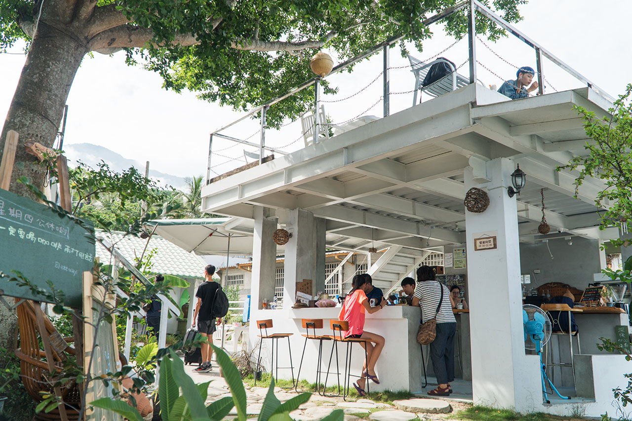 台東．那界｜小漁港旁的秘密基地，星浪.新蘭海景 cafe'