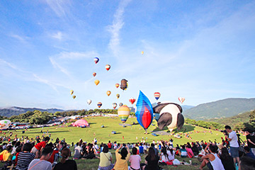 熱氣球與飛行傘：來「鹿野高台」俯瞰大地畫布