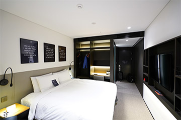 韓國首爾江南「Glad Hotel 設計旅店」：交通方便，就在 COEX 星空圖書館旁