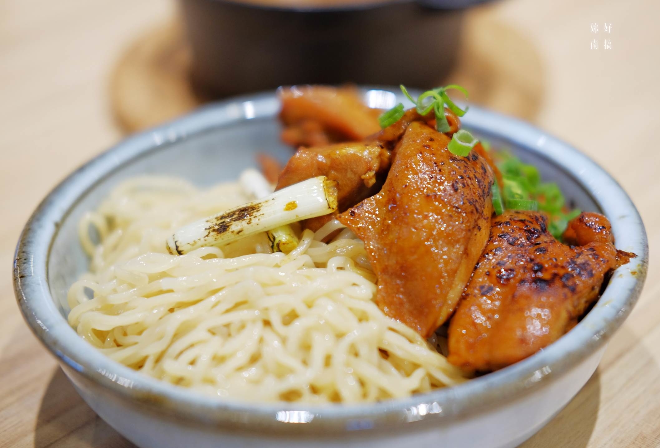 台南新美街巷弄中的「Nani 麵」：日式質感小店，品味沾麵與拉麵