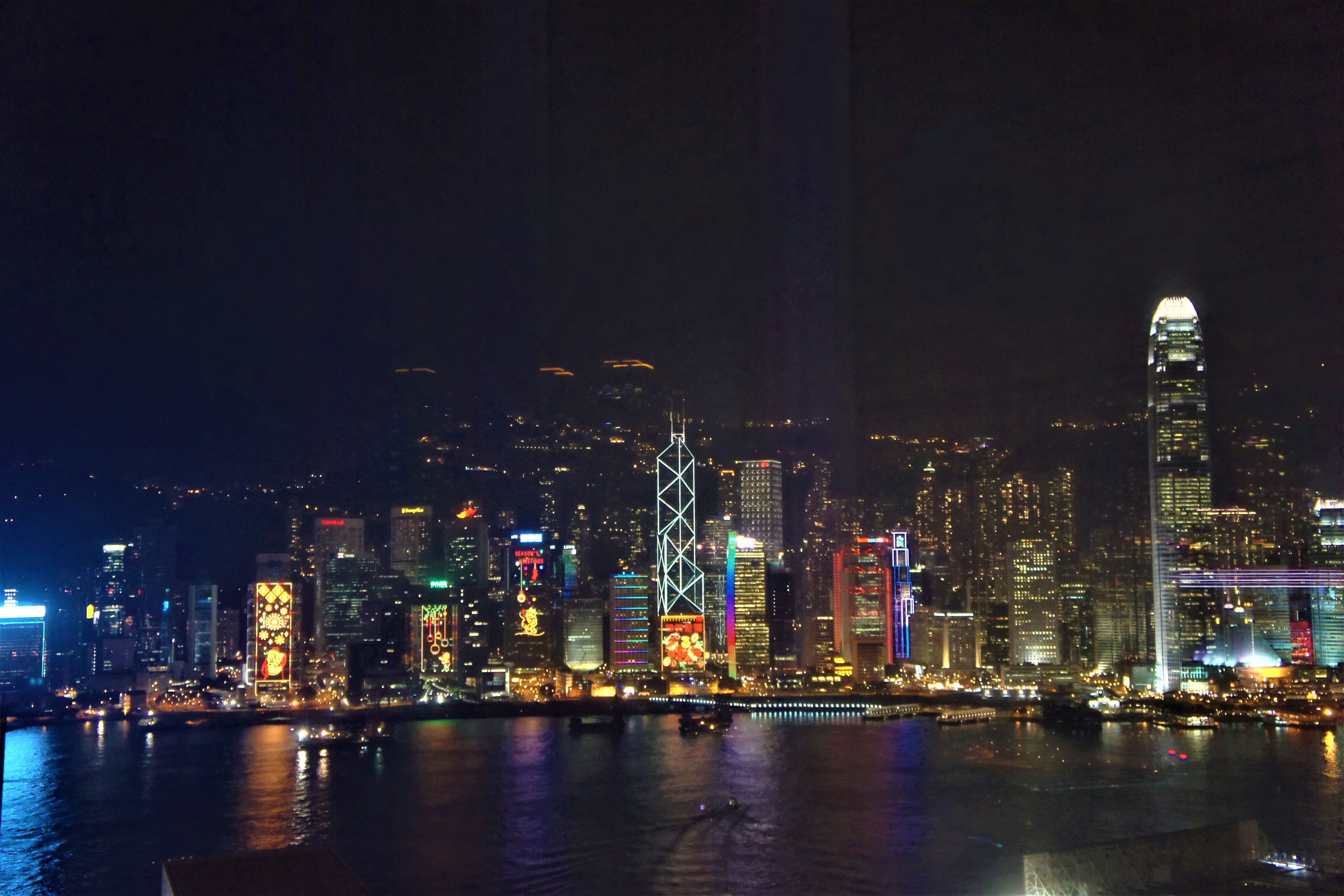 越夜越美麗的繁華海城——香港