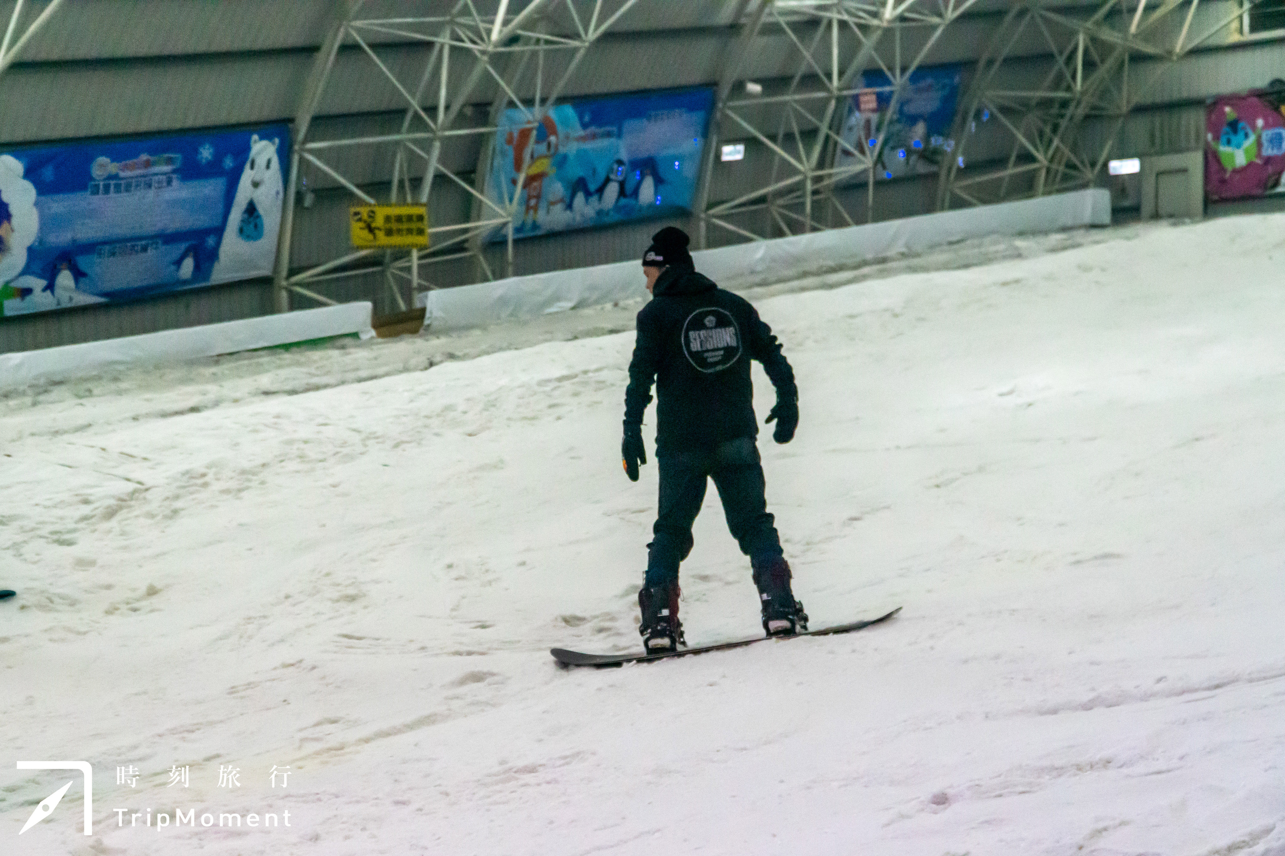 台灣也能玩「室內滑雪」！新竹「小叮噹科學主題樂園」室內滑雪場，一年四季都能享受滑雪的快感