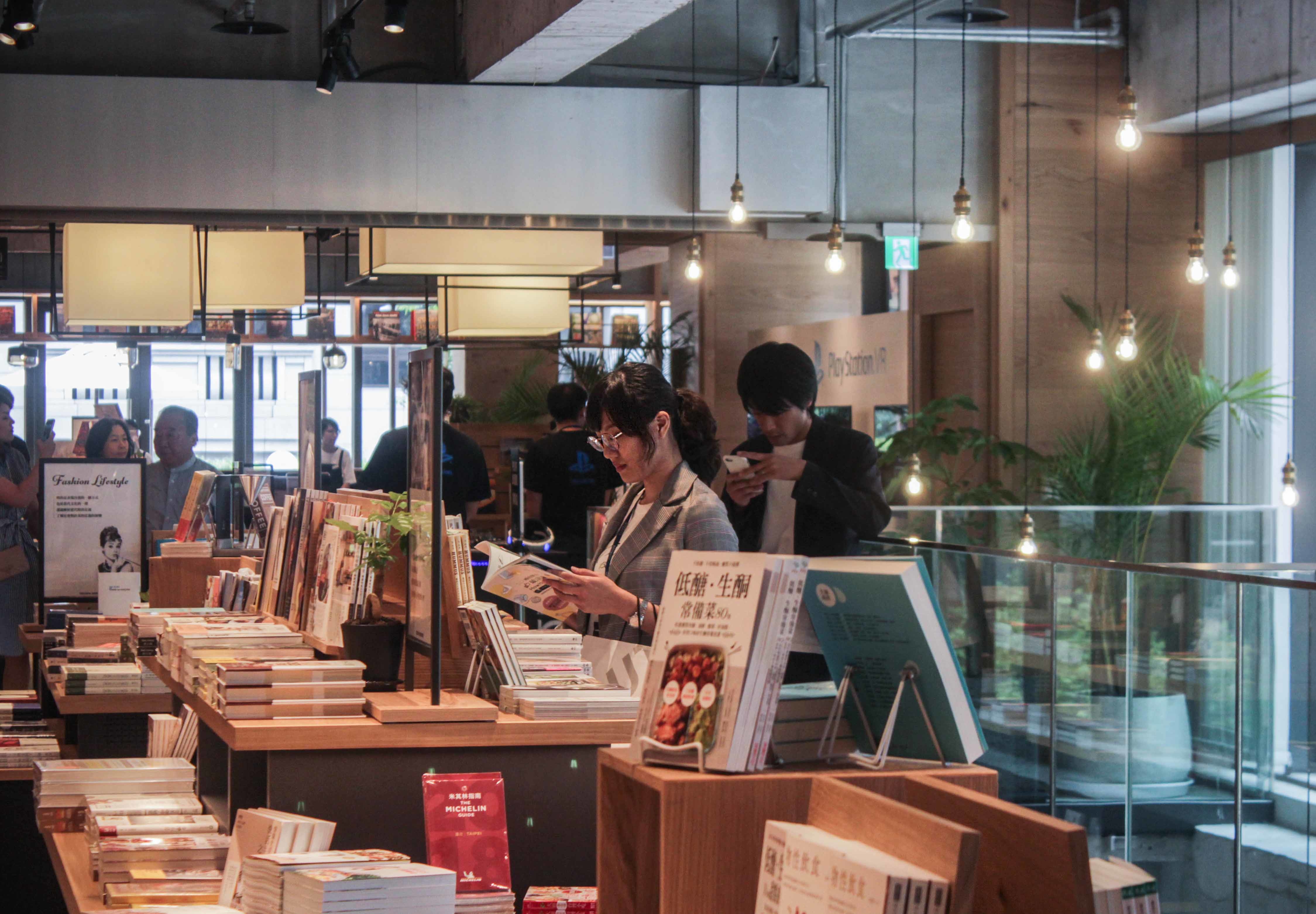 全球最美書店「蔦屋書店」台中店開幕，有書、有特色餐廳，還有露天咖啡座