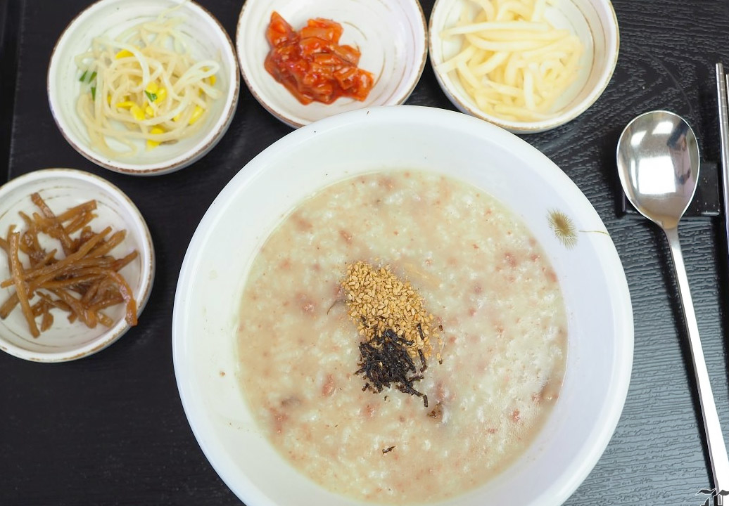 韓國傳統早餐「味加本粥」：首爾明洞的超人氣人蔘雞粥、牛肉粥