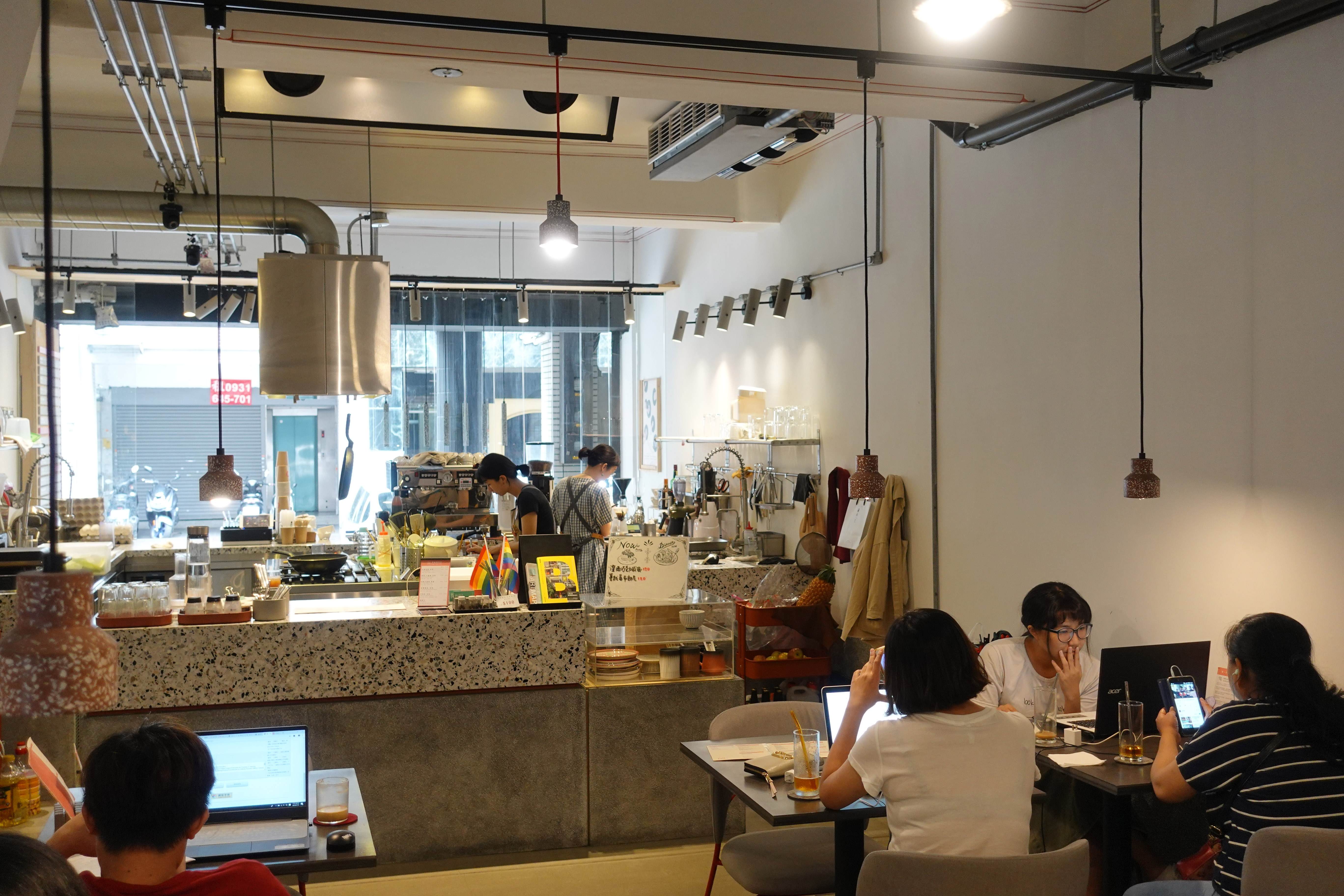 【台北車站】鬧咖啡 Now Coffee，台北車站一帶最適合工作的咖啡廳