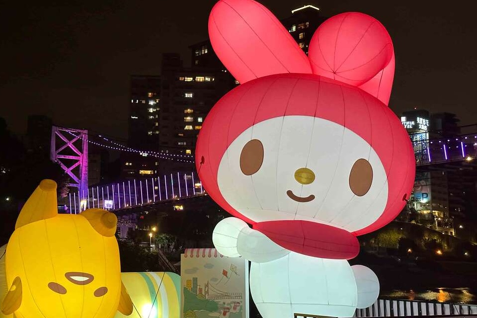 13 米 Hello Kitty 現身碧潭碧潭 90 天！三麗鷗家族與布丁狗、大耳狗喜拿、美樂蒂、蛋黃哥一同登場