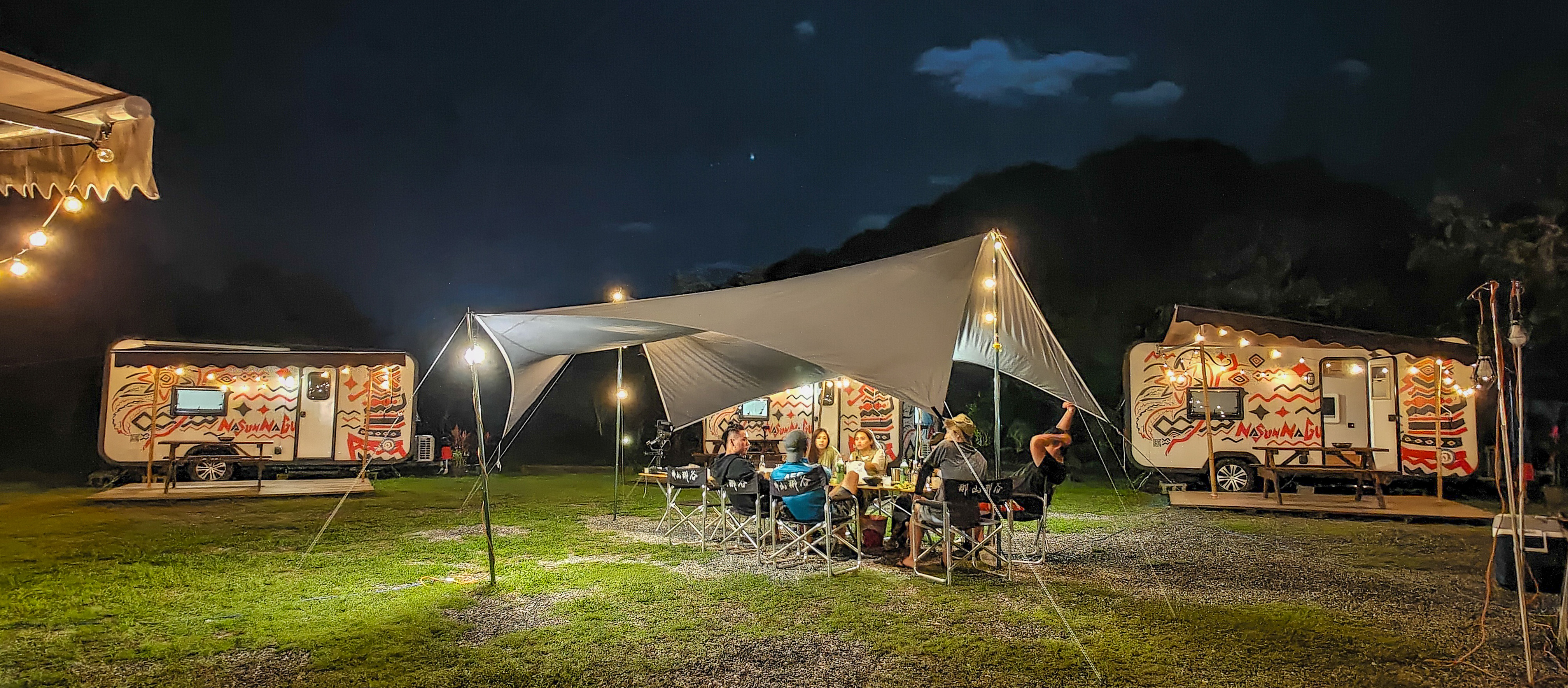 宜蘭・南澳｜「那山那谷」住進露營車，獨特的免裝備懶人露營體驗，還可以玩沙灘車、漂漂河！