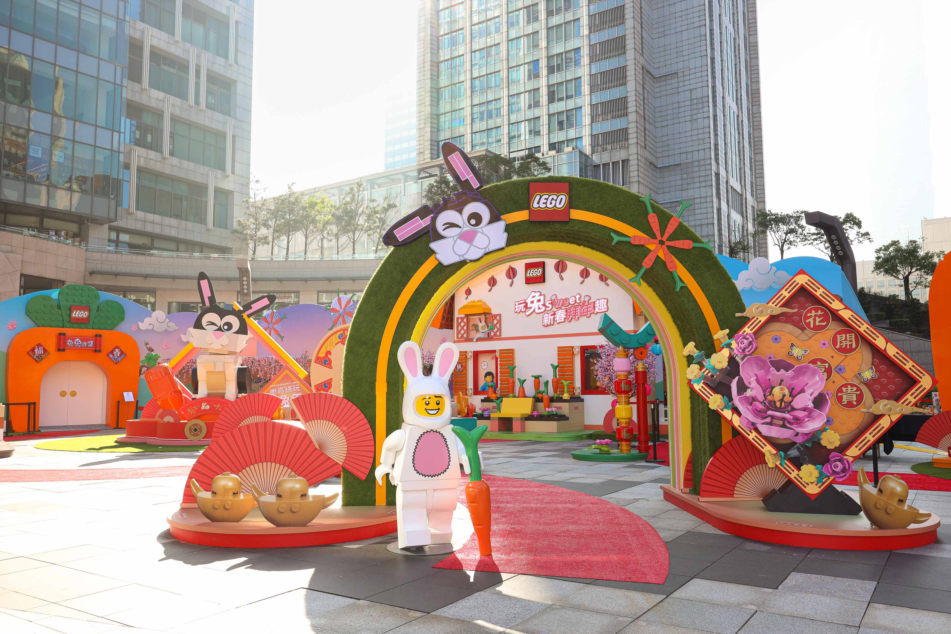台灣樂高「玩兔 sweet」新春拜年趣！統一時代百貨 4.5 米高巨型萌兔拍照打卡點