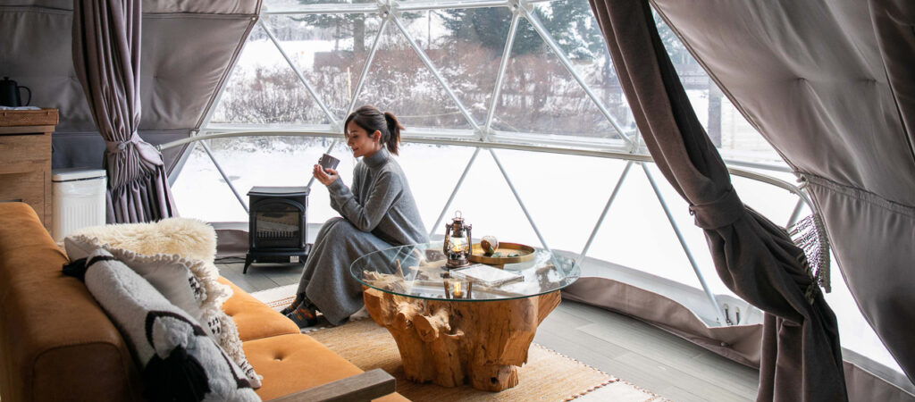日本・長野｜GLAMPROOK 飯綱高原，雪中的豪華露營，一泊三食還包滑雪場門票與設備租借