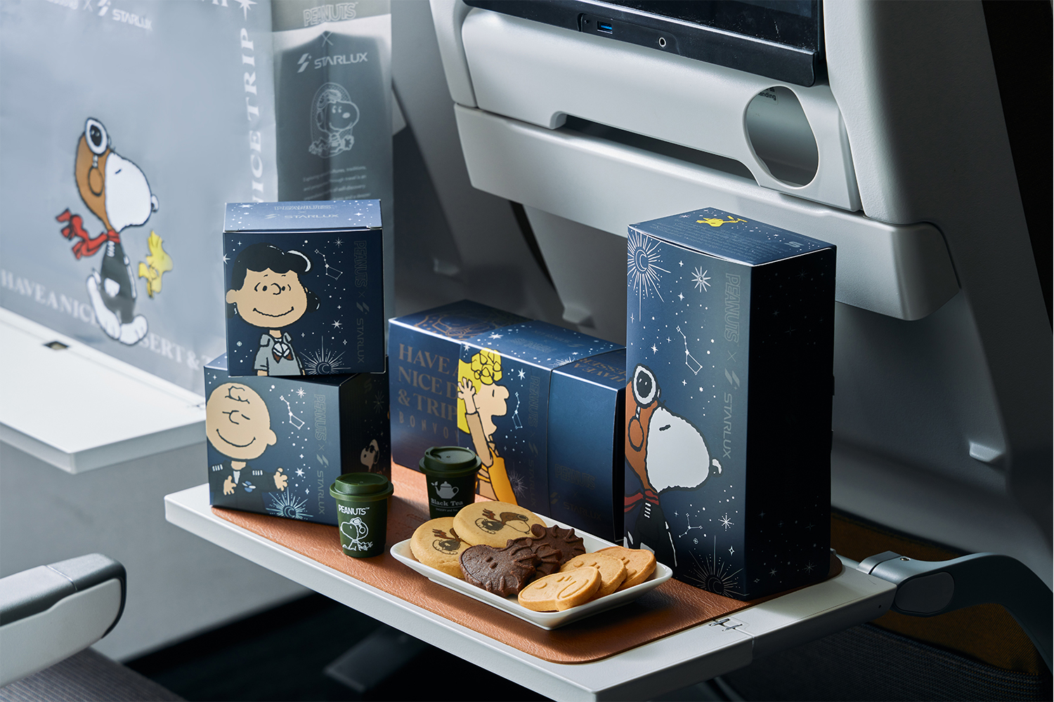 星宇航空 x SNOOPY 聯名「浩瀚遨遊午茶禮盒」春節限定造型餅乾、可愛茶粉、皮革餐墊